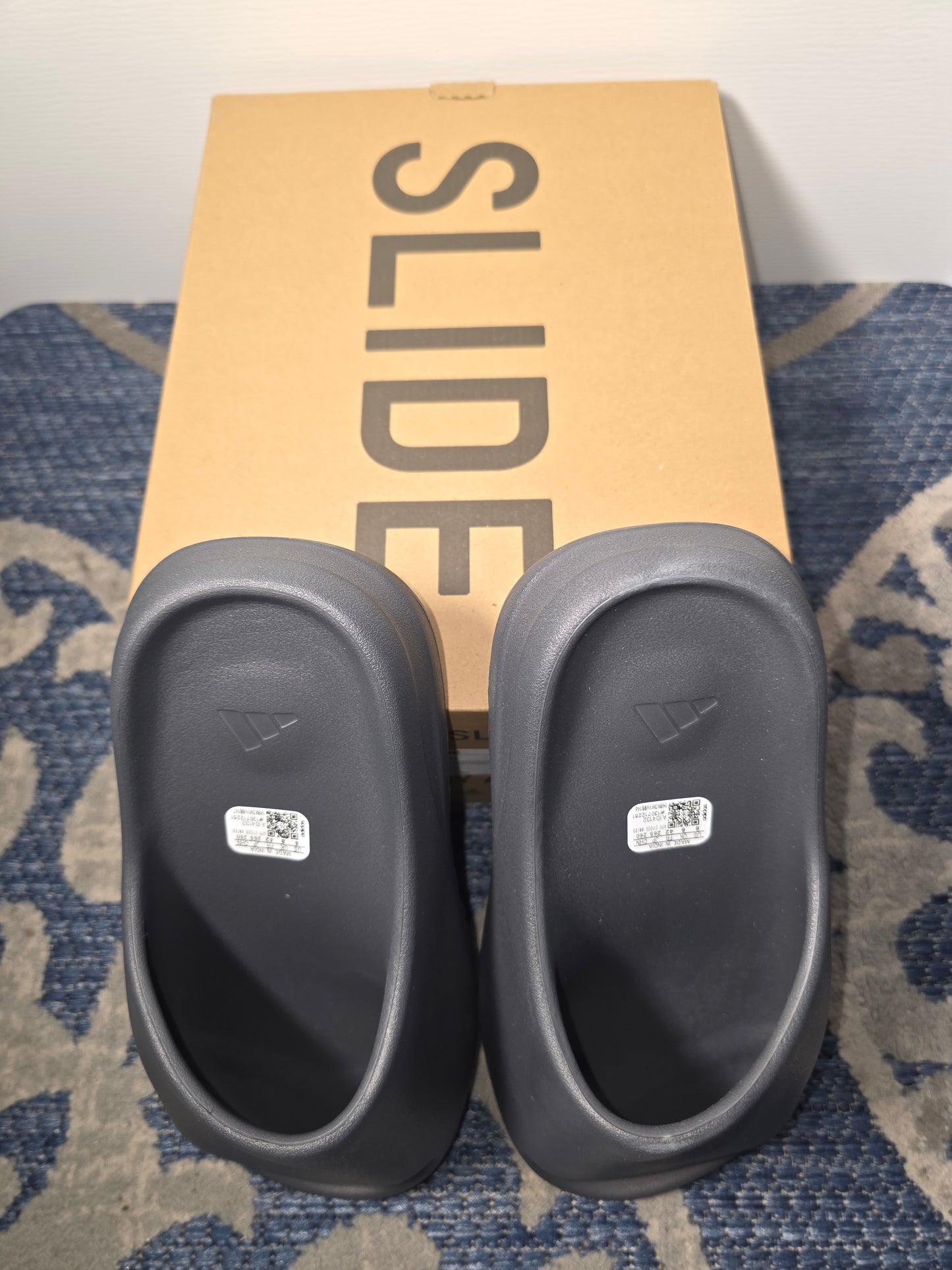 Yeezy Slide Granit Men's Size 8 New with Box