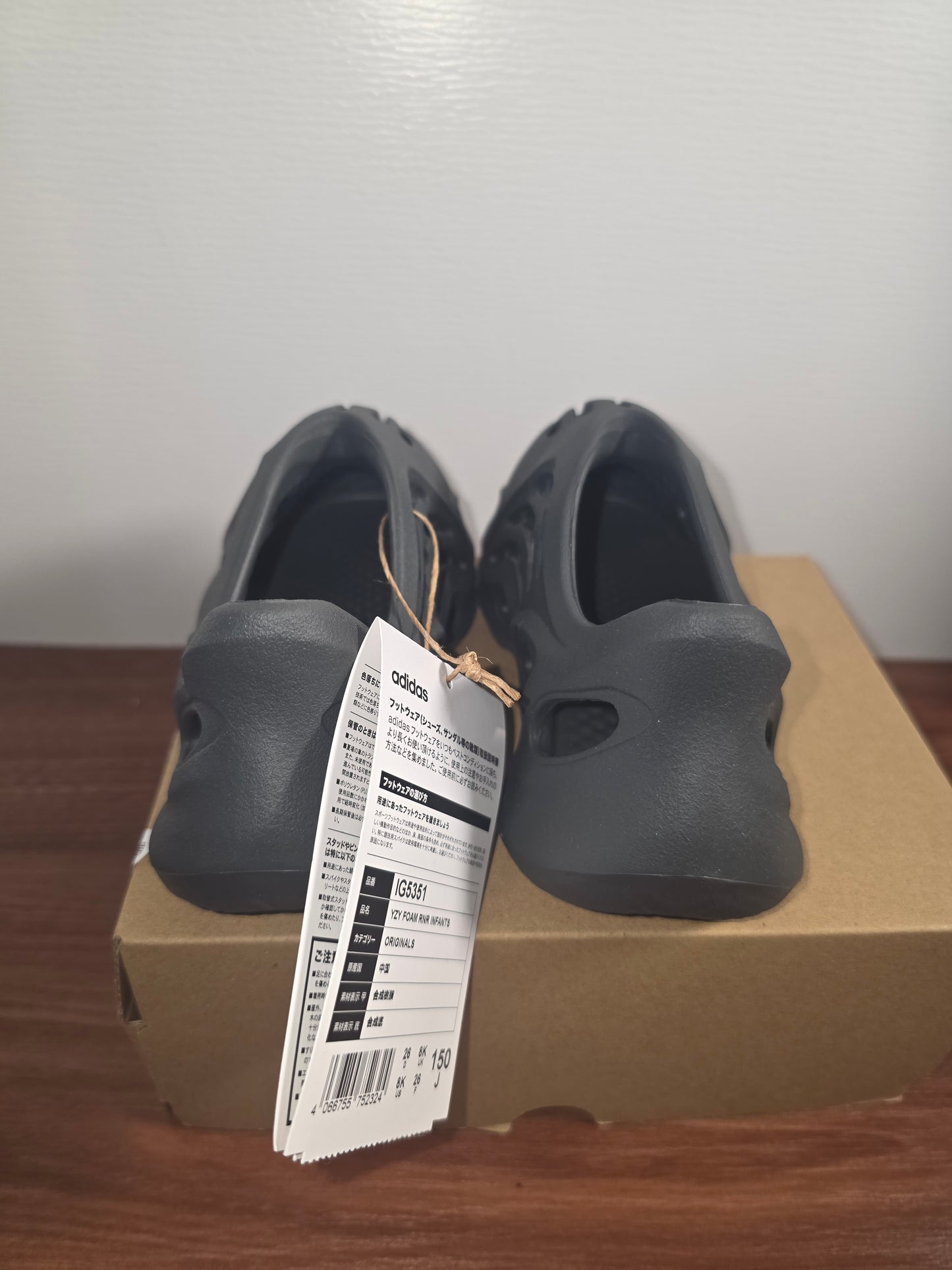 Yeezy Infant Foam Runner Carbon New with Box