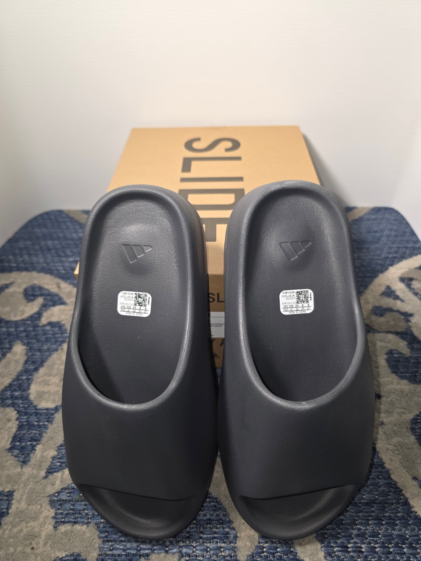 Yeezy Slide Granit Men's Size 8 New with Box