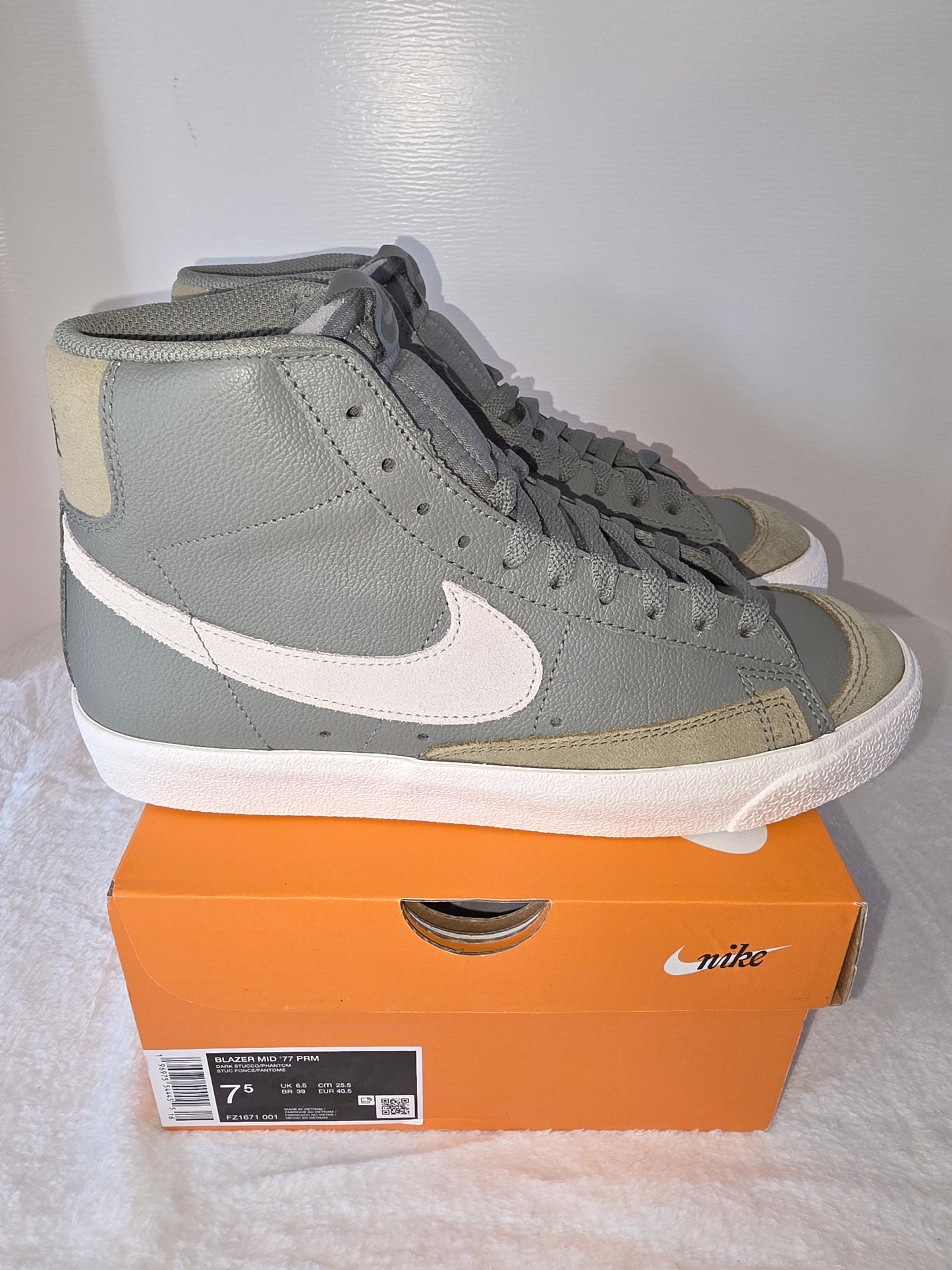 Nike Blazer Mid '77 RPM New with Box, Unisex