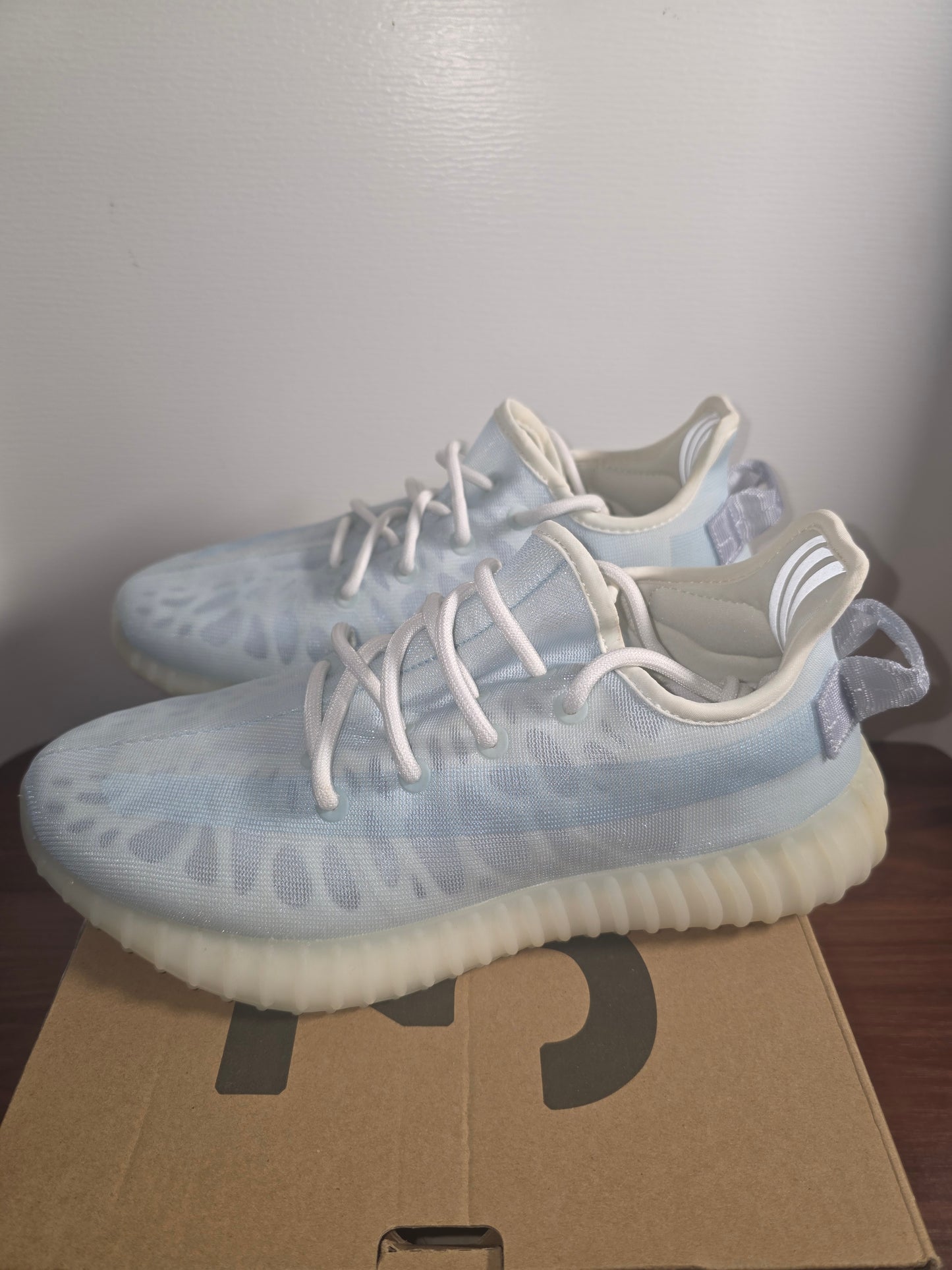 Yeezy Boost 350 V2 (GW2869) Mono ice New with Box