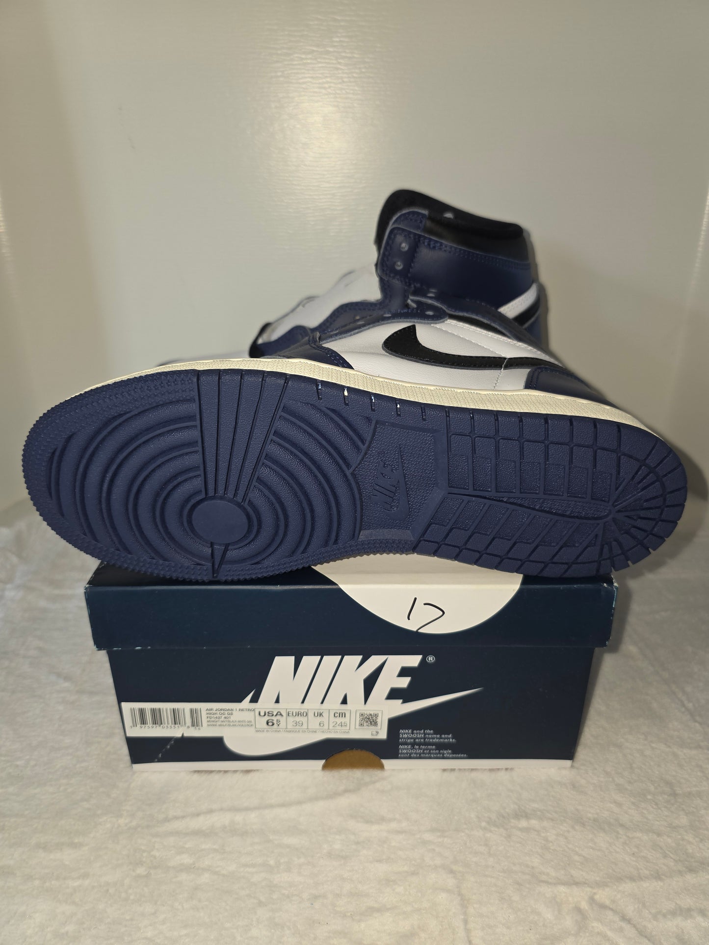 Air Jordan 1 Retro Midnight Navy, Unisex, New with Box