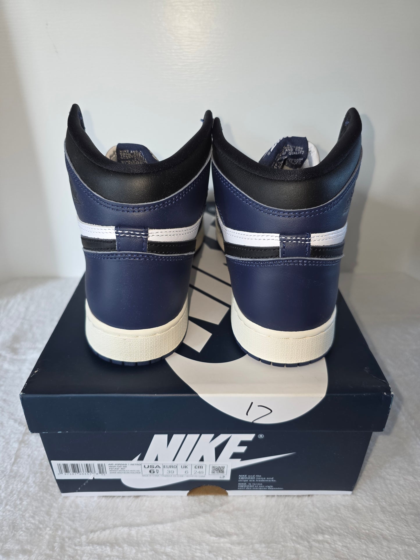 Air Jordan 1 Retro Midnight Navy, Unisex, New with Box