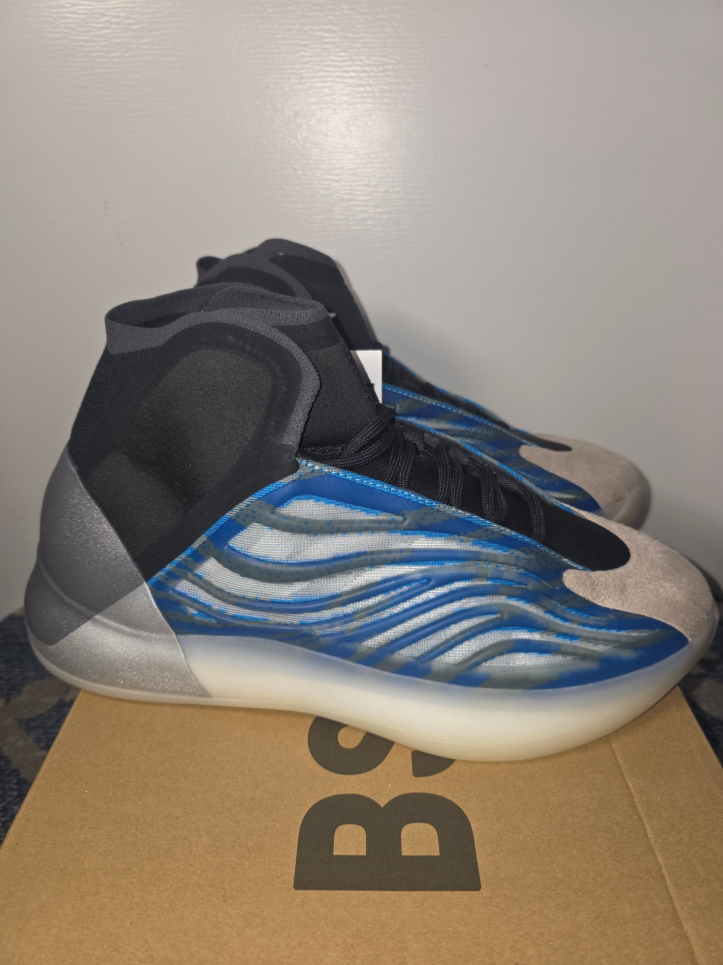Yeezy Basketball (GX5049) FROBLU New With Box Glow in the Dark