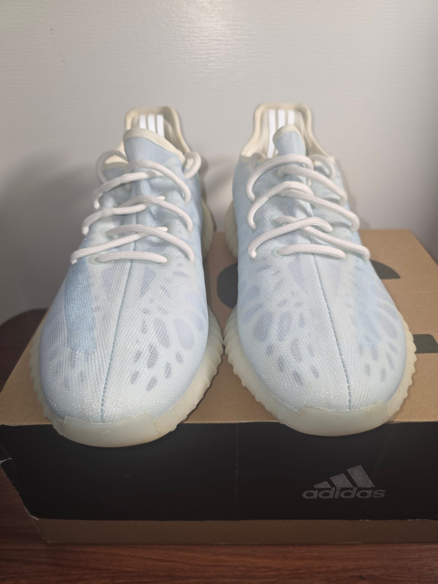 Yeezy Boost 350 V2 (GW2869) Mono ice New with Box