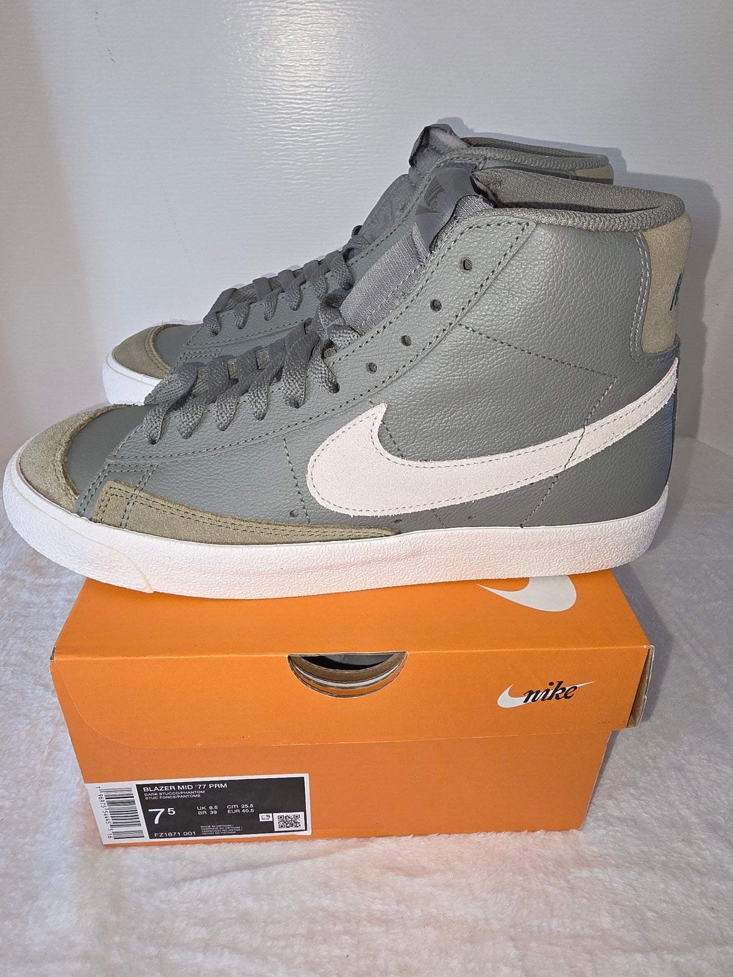Nike Blazer Mid '77 RPM New with Box, Unisex