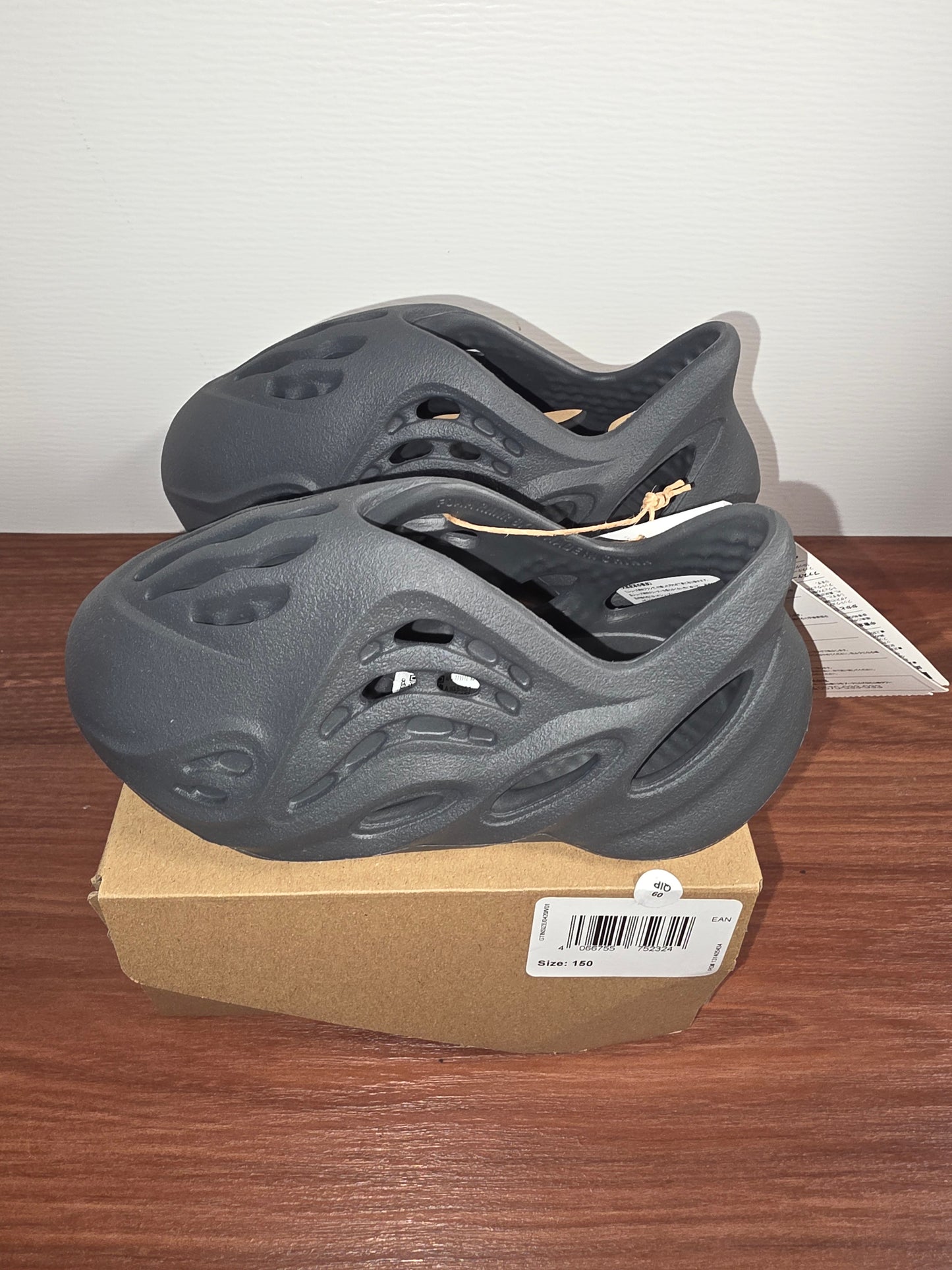Yeezy Infant Foam Runner Carbon New with Box