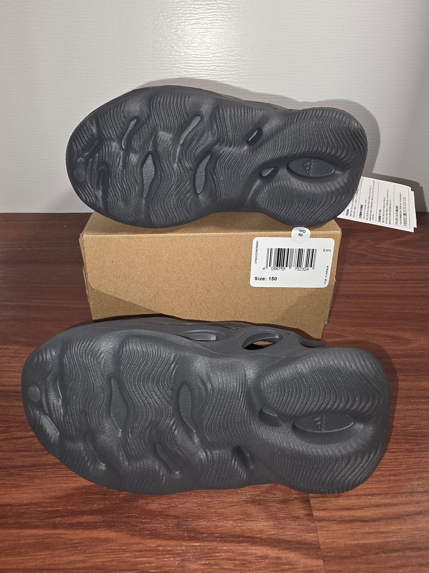 Yeezy Infant Foam Runner Carbon New with Box