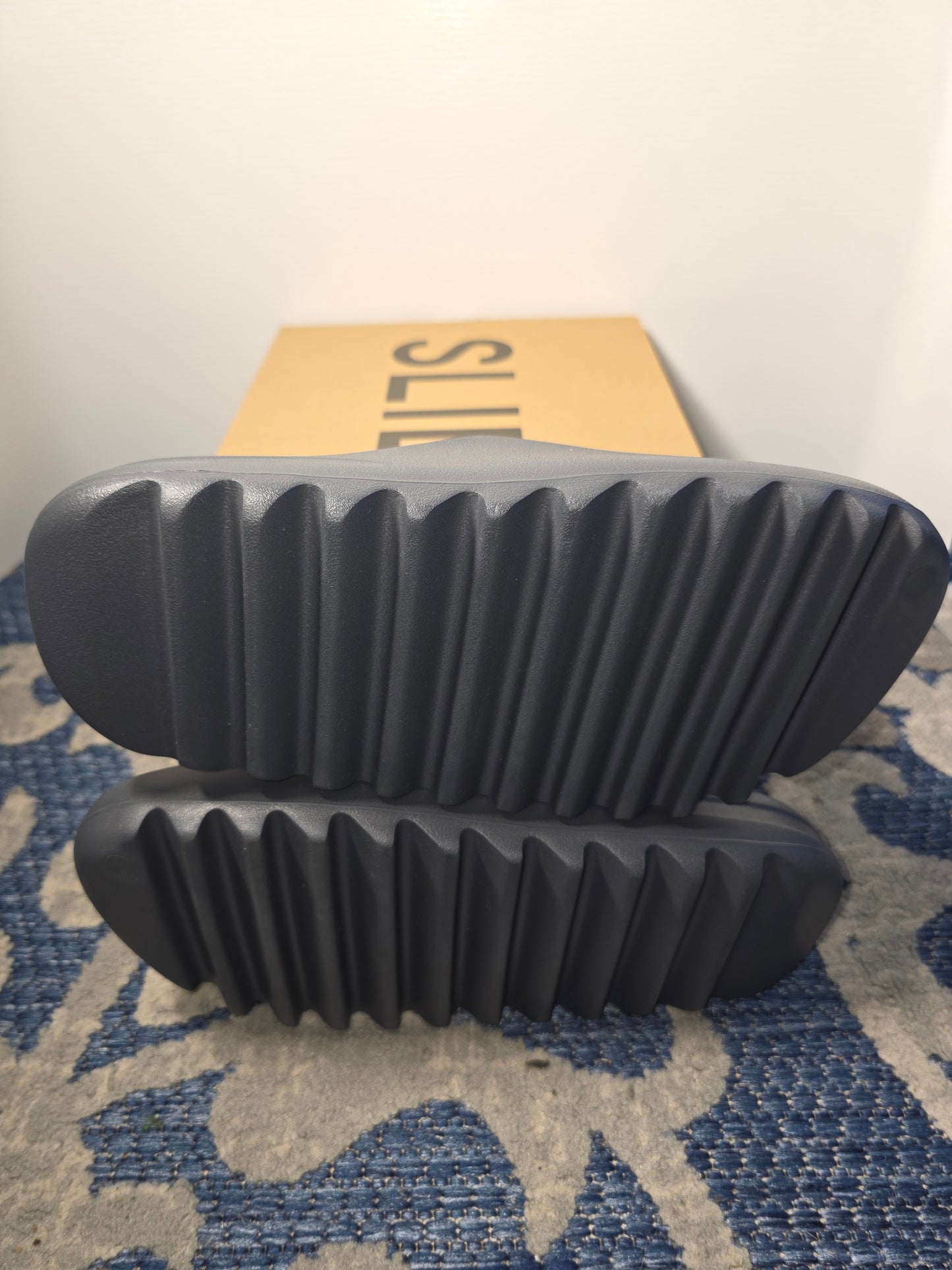 Yeezy Slide Granit Men's Size 8 New with Box