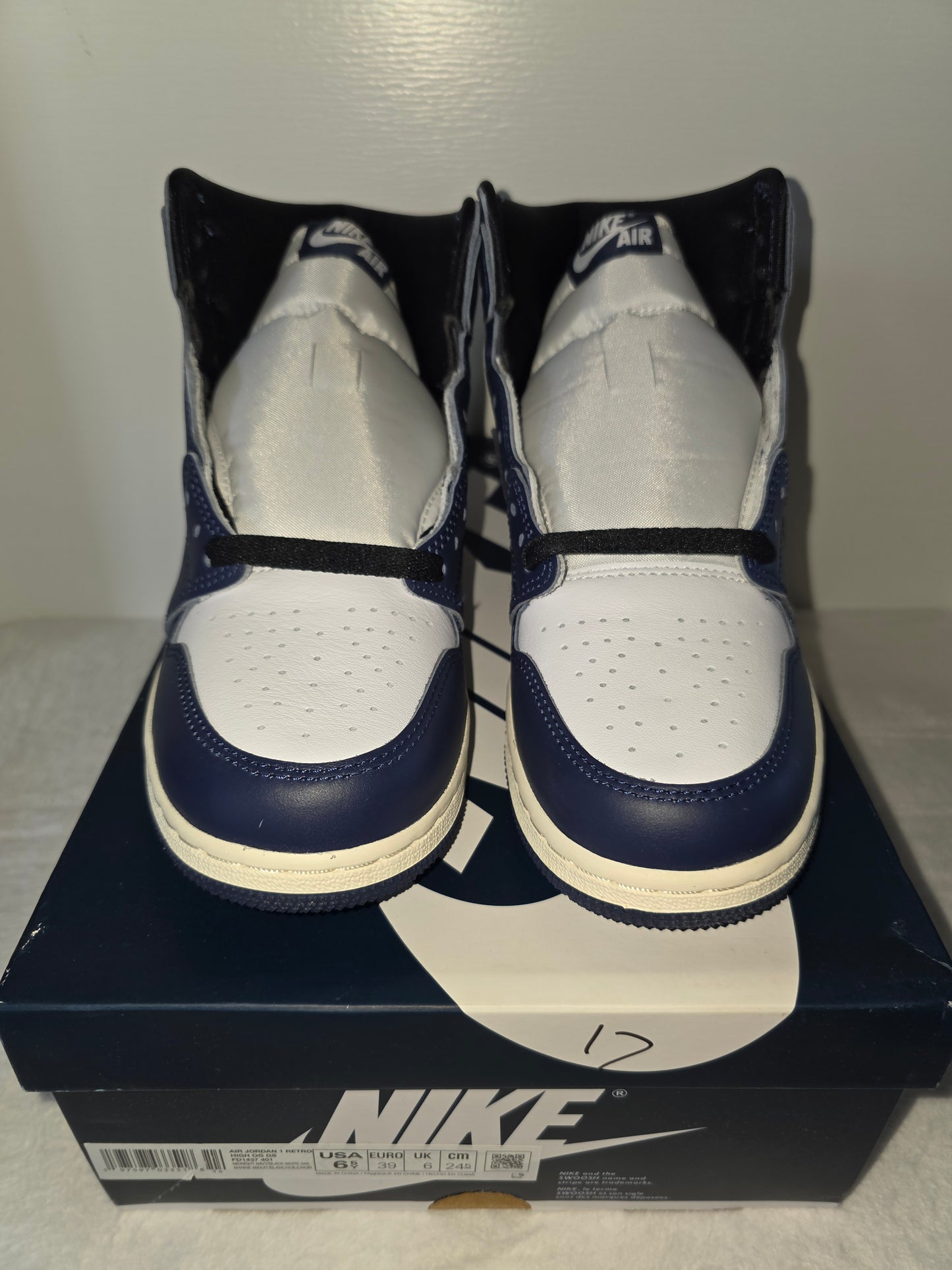Air Jordan 1 Retro Midnight Navy, Unisex, New with Box