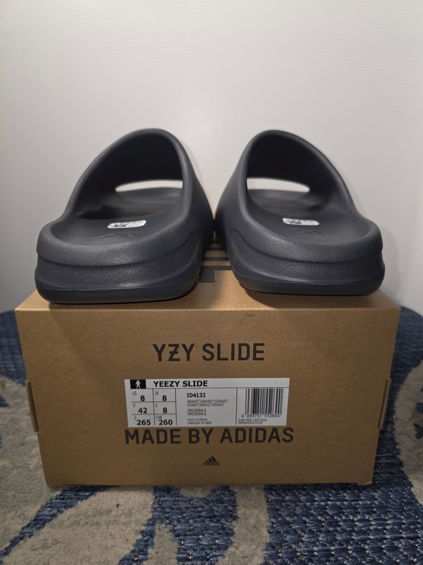 Yeezy Slide Granit Men's Size 8 New with Box
